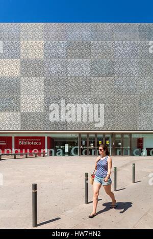 In Spagna, in Catalogna, Barcellona, Raval, Biblioteca della Facoltà di Scienze della Comunicazione Blanquerna (Raimondo Lullo University) progettato da studio di architettura di Equip OICN, SLP e inaugurato nel 2010 Foto Stock