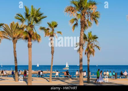 In Spagna, in Catalogna, Barcellona, La Vila Olimpica del Poblenou, Bogatell beach, waterfront Foto Stock