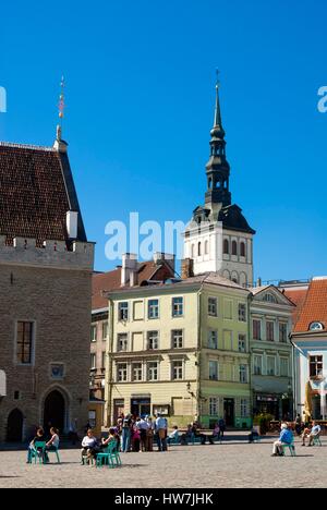 Estonia (Paesi Baltici), Tallinn, piazza del Municipio, Raekoja square (Raekoja plats), classificato come patrimonio mondiale dall' UNESCO Foto Stock