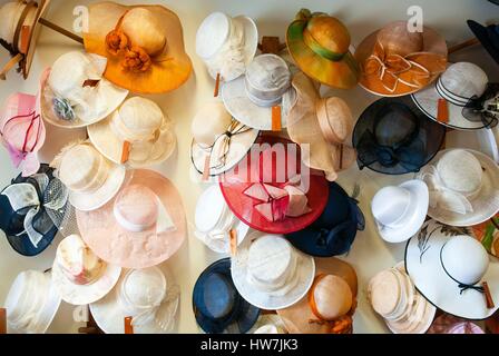 Estonia (Paesi Baltici), regione di Tartu, Tartu, estone di donna di cappelli Foto Stock