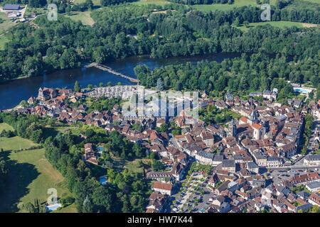 Francia, Correze, Beaulieu sur Dordogne, il villaggio sul fiume Dordogne (vista aerea) Foto Stock