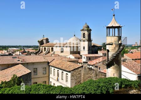 Francia, Gard, Beaucaire, Chinoiserie un brano del Clausonnette Mansion House e la Cattedrale di Notre Dame des Pommiers collegiata Foto Stock