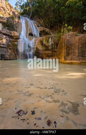 Madagascar, regione di Menabe, Bemaraha massiccio, fiume che scorre nel fiume Tsiribihina Foto Stock