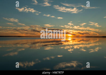 Tramonto sul lago Skilak in Kenai National Wildlife Refuge, Alaska. Foto Stock