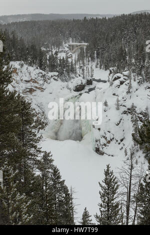 Upper Falls del Yellowstone River in inverno, il Parco Nazionale di Yellowstone, Wyoming. Foto Stock