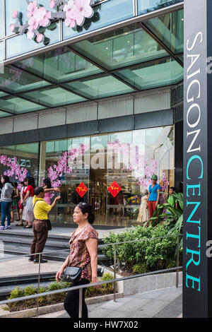 Centro di Saigon, costituito da un moderno centro commerciale, la città di Ho Chi Minh, Vietnam Foto Stock