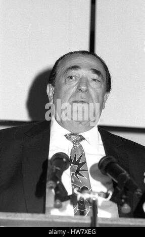 Robert Maxwell, presidente del gruppo specchietto quotidiani, partecipa a una conferenza stampa a Londra in Inghilterra il 17 aprile 1991. Foto Stock