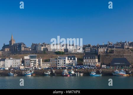 Francia, Manche, Granville vista in elevazione del porto e Haut Ville, Città Alta, mattina Foto Stock