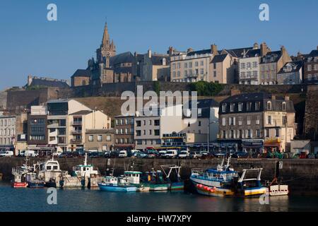 Francia, Manche, Granville vista in elevazione del porto e Haut Ville, Città Alta, mattina Foto Stock