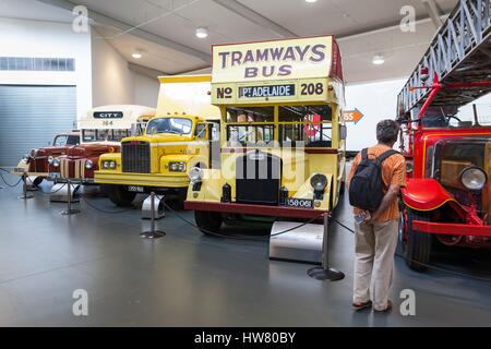 In Australia, in Sud Australia, Adelaide Hills, Birdwood, National Motor Museum, autobus e camion Foto Stock