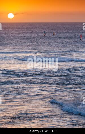 Australia, Western Australia, Sud-ovest, Prevelly, surfisti punto, windsurf, crepuscolo Foto Stock