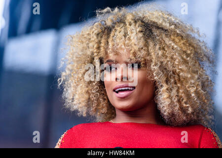 Belfast, Irlanda del Nord. 17 mar 2017 - Fleur est svolge San Patrizio Concerto per il giorno Foto Stock