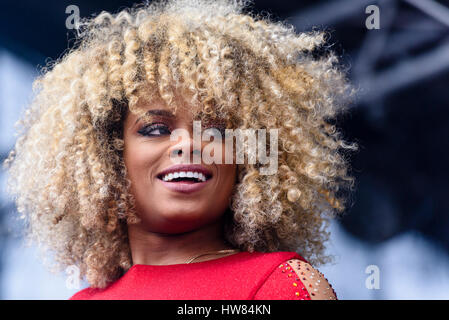 Belfast, Irlanda del Nord. 17 mar 2017 - Fleur est svolge San Patrizio Concerto per il giorno Foto Stock
