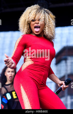 Belfast, Irlanda del Nord. 17 mar 2017 - Fleur est svolge San Patrizio Concerto per il giorno Foto Stock