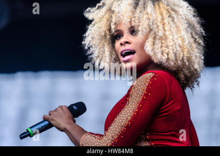Belfast, Irlanda del Nord. 17 mar 2017 - Fleur est svolge San Patrizio Concerto per il giorno Foto Stock