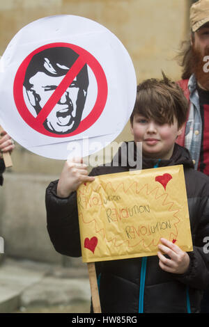 Londra REGNO UNITO. Il 18 marzo 2017. Migliaia di manifestanti marzo attraverso il centro di Londra contro l'islamofobia, pregiudizio e antisemitismo Credito: amer ghazzal/Alamy Live News Foto Stock