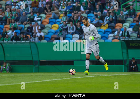 Lisbona, Portogallo. Il 18 marzo, 2017. Portiere SportingÕs dal Portogallo Rui Patricio (1) in azione durante il gioco Sporting CP v CD Nacional © Alexandre de Sousa/Alamy Live News Foto Stock