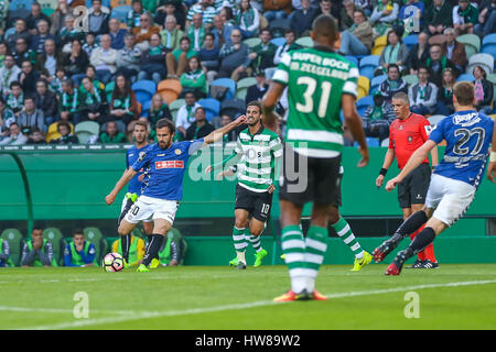 Lisbona, Portogallo. Il 18 marzo, 2017. Centrocampista NacionalÕs dal Portogallo Tiago Rodrigues (10) La ripresa a obiettivo durante il gioco Sporting CP v CD Nacional © Alexandre de Sousa/Alamy Live News Foto Stock