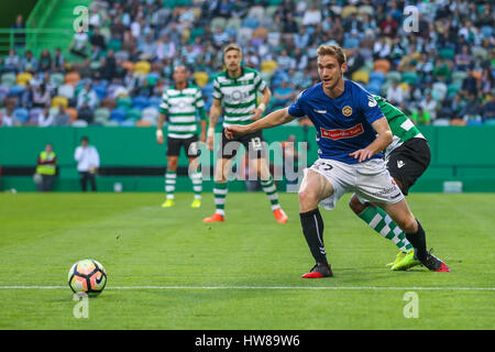 Lisbona, Portogallo. Il 18 marzo, 2017. NacionalÕs avanti dal Venezuela Fernando Aristeguieta (27) in azione durante il gioco Sporting CP v CD Nacional © Alexandre de Sousa/Alamy Live News Foto Stock