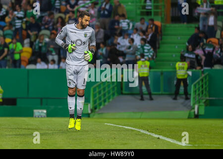 Lisbona, Portogallo. Il 18 marzo, 2017. Portiere SportingÕs dal Portogallo Rui Patricio (1) in azione durante il gioco Sporting CP v CD Nacional © Alexandre de Sousa/Alamy Live News Foto Stock