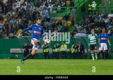 Lisbona, Portogallo. Il 18 marzo, 2017. NacionalÕs defender dal Portogallo Rui Correia (33) in azione durante il gioco Sporting CP v CD Nacional © Alexandre de Sousa/Alamy Live News Foto Stock