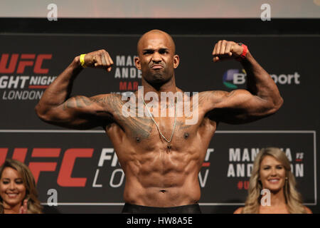 Jimi Manuwa pesa 205 durante UFC Londra: pesare locande a Arena O2 , Londra, Inghilterra. 17 Marzo 2017 Foto Stock