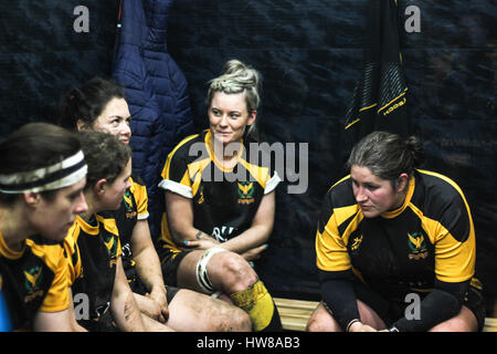 Pontyclun club di rugby Galles del Sud, a metà tempo e sessione di formazione presso il Womens gioco, Pontyclun contro Llandaff Nord. Foto Stock