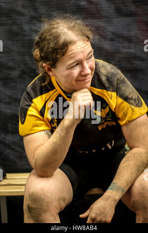 Pontyclun club di rugby Galles del Sud, a metà tempo e sessione di formazione presso il Womens gioco, Pontyclun contro Llandaff Nord. Foto Stock