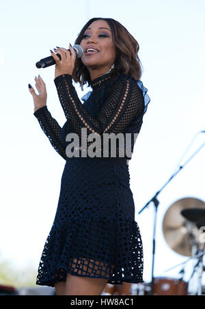 Giardini di Miami, FL - marzo 18: Chante Moore compie durante il 2017 Jazz in giardini all'Hard Rock Stadium di Miami. Marzo 18, 2017. Credito: Aaron Gilbert/MediaPunch Foto Stock