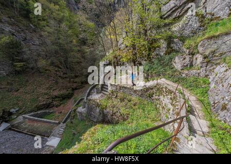 Francia, Loire, Pilat Parco Naturale Regionale, Rochetaillee, distretto di Saint-Etienne, Gouffre d'Enfer dam Foto Stock