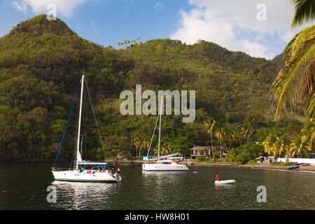 Saint Vincent e Grenadine, San Vincenzo, costa sottovento, Wallilabou Bay, yachts Foto Stock