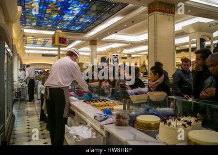 Inghilterra, Londra, Kinghtsbridge, Harrod's Department Store, food court Foto Stock