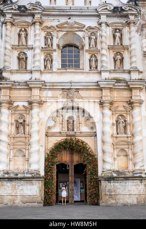 Guatemala, Sacatepequez reparto, Antigua Guatemala, classificato come patrimonio mondiale dall'UNESCO, la chiesa di San Francisco Foto Stock