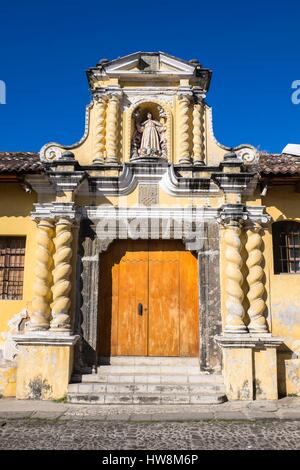 Guatemala, Sacatepequez reparto, Antigua Guatemala, classificato come patrimonio mondiale dall'UNESCO, dal lato est della chiesa di San Pedro Foto Stock