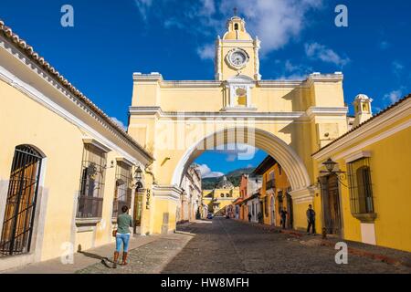 Guatemala, Sacatepequez reparto, Antigua Guatemala, classificato come patrimonio mondiale dall' UNESCO, Santa Catalina Arch costruito nel XVII secolo Foto Stock