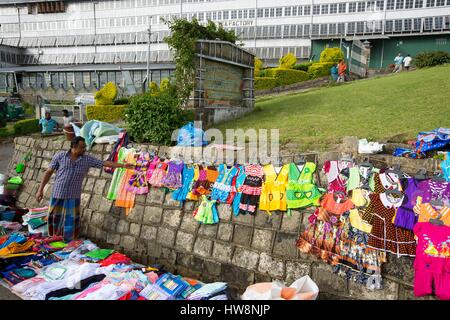 Sri Lanka, provincia di Uva, Badulla district, Haputale, Dambatenne la piantagione di tè fondatore Thomas Lipton, mercato Foto Stock