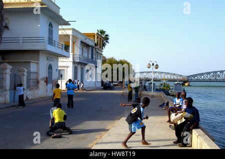 Il Senegal, Saint Louis regione, Saint-Louis-du-Senegal, classificato come patrimonio mondiale dall' UNESCO, architettura coloniale Foto Stock