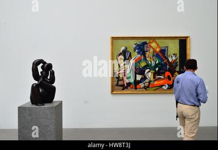 In Germania, in Baviera, Monaco di Baviera, Pinakothek der Moderne, La Negresse da Henri Laurens Foto Stock