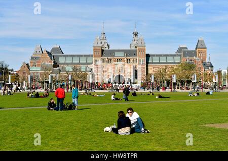 Paesi Bassi Olanda Settentrionale, Amsterdam, Museumplein e il quartiere dei musei, il Museo Rijks, in stile neogotico costruito nel 1885 Foto Stock