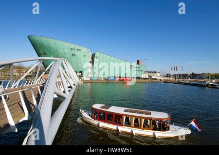 Paesi Bassi Olanda Settentrionale, Amsterdam, Oosterdok, NEMO Museum, Centro di scienza e tecnologia dell'architetto Renzo Piano Foto Stock