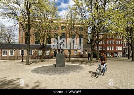 Paesi Bassi Olanda Settentrionale, Amsterdam, antico quartiere ebreo, Jonas Daniel Meyerplein e grande Sinagoga Portoghese Foto Stock