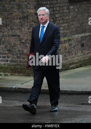 Sir Michael fallon mp il segretario di Stato per la difesa partecipa a una riunione del gabinetto a Downing street il 7 febbraio 2017 a Londra. Foto Stock