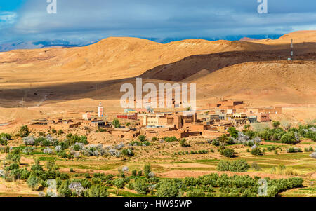 Il paesaggio nei pressi di Ait Ben Haddou villaggio in Marocco Foto Stock