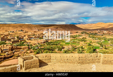 Il paesaggio nei pressi di Ait Ben Haddou villaggio in Marocco Foto Stock