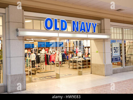 PLATTSBURGH, Stati Uniti d'America - 5 Marzo 2017 : Old Navy boutique in Plattsbourgh NY shopping center. Old Navy è un americano di abbigliamento e accessori per la vendita al dettaglio di co Foto Stock