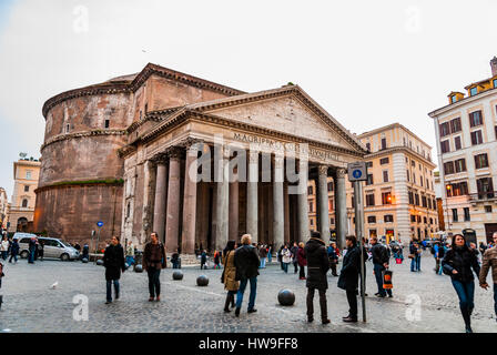 Il Pantheon è un ex tempio romano, ora una chiesa in Roma, Lazio, l'Italia, l'Europa. Foto Stock