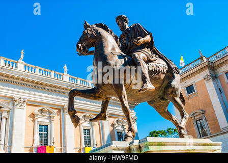 La replica della statua equestre di Marco Aurelio in Piazza del Campidoglio. Roma, Lazio, l'Italia, Europa Foto Stock