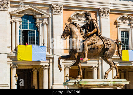 La replica della statua equestre di Marco Aurelio in Piazza del Campidoglio. Roma, Lazio, l'Italia, Europa Foto Stock