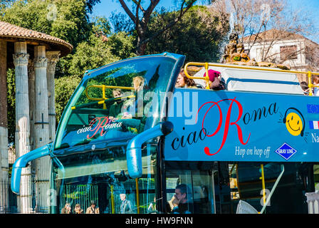 Bus turistico. Roma, Lazio, l'Italia, l'Europa. Foto Stock