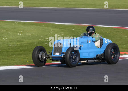 Preso al Vintage Sports Car Club (VSCC) Molla Avvia riunione a Silverstone il 18 aprile 2015 Foto Stock